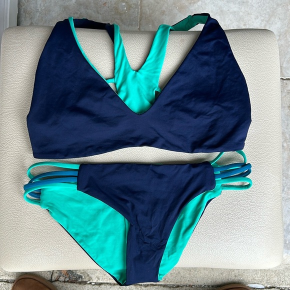 L space full coverage bikini set - Picture 1 of 2